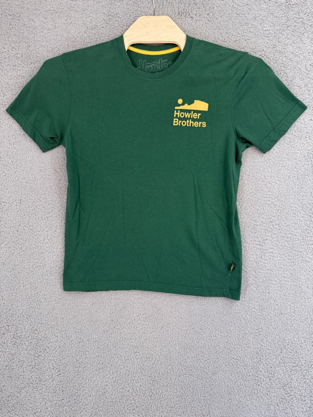 Howler Brothers Men’s Medium short sleeve Green Tee Shirt Yellow Logo Pullover